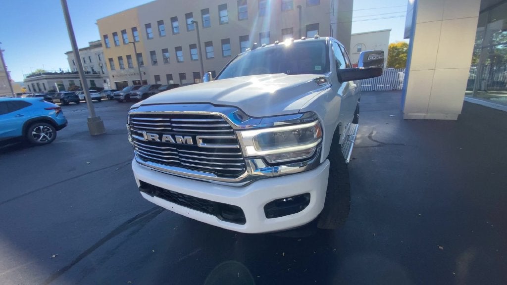 2023 RAM 2500 Laramie Crew Cab 4x4 6'4" Box