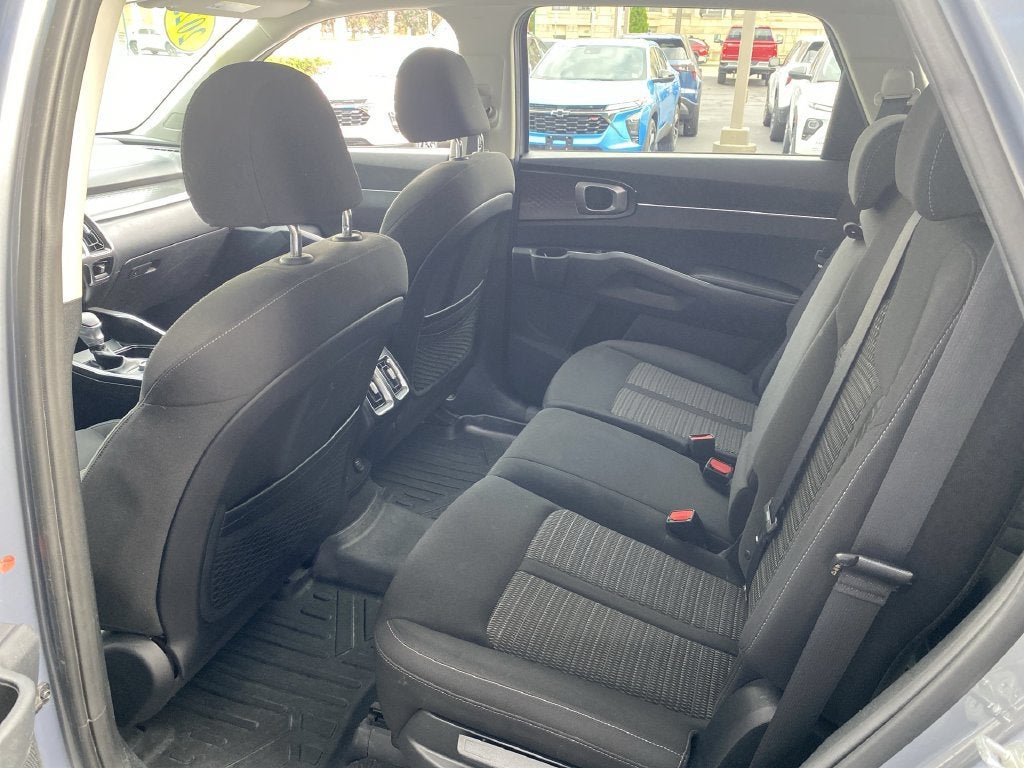 2023 Kia Sorento LX