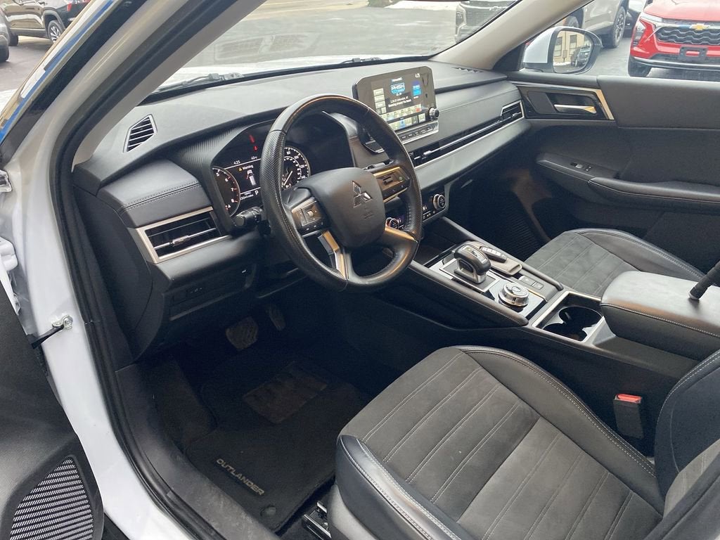 2024 Mitsubishi Outlander SE