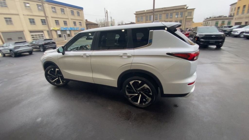 2024 Mitsubishi Outlander SE