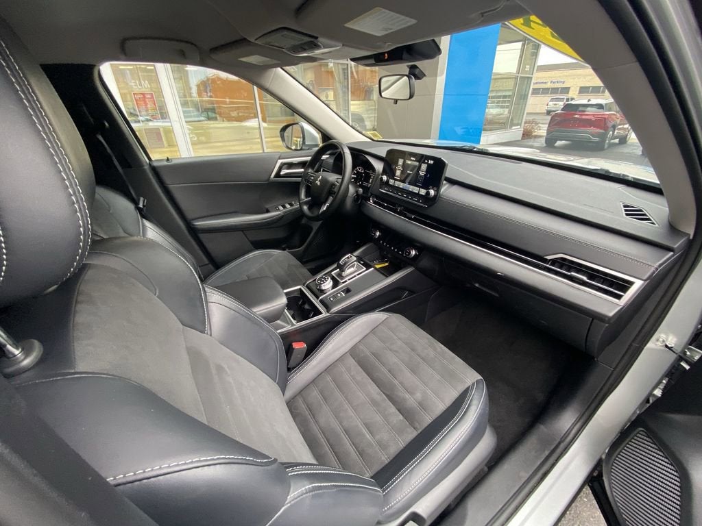 2024 Mitsubishi Outlander SE