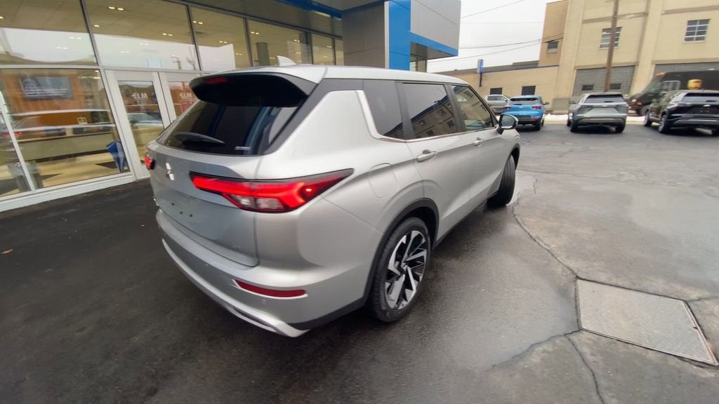 2024 Mitsubishi Outlander SE